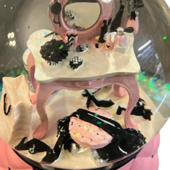 Victoria's Secret Vintage Musical Globe - Picture 10 of 17